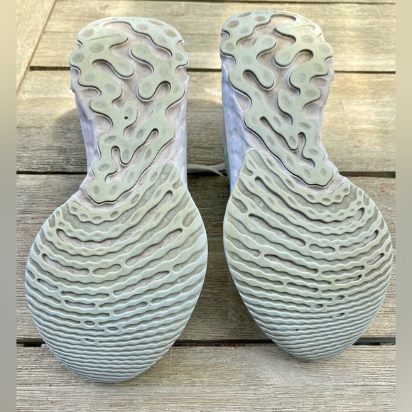 Nike React Infinity Flyknit 2 Sneakers Women’s - Picture 6 of 9